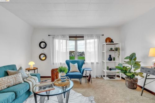 1042 Foothill Blvd, Oakland CA  94606-3016 exterior