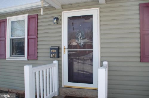 164 Young Ave, Coopersburg, PA 18036-1936