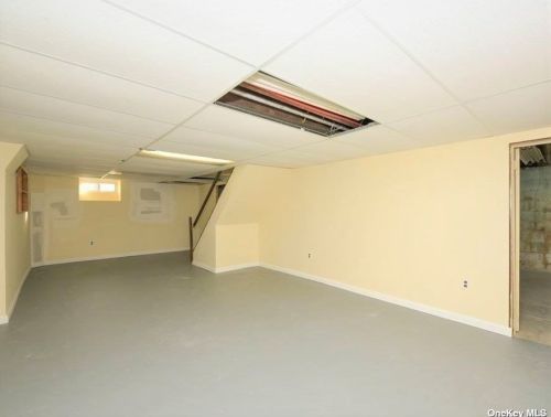 23 Helena Ave, Bethpage NY  11714-4825 exterior