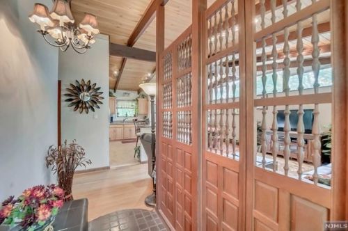 119 Mountain Cir, West Milford Lakes, NJ 07480-3213