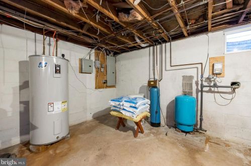 1134 Crestwood Dr, Pottstown PA 19464-2932 exterior