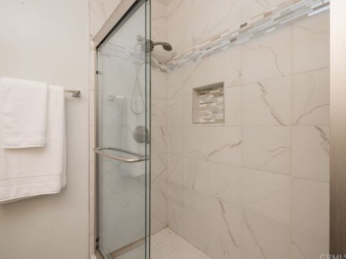 14608 Fonthill Ave, Hawthorne CA  90250-8460 exterior