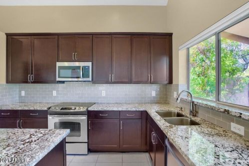 10476 Hillery Dr, Scottsdale, AZ 85255-8567