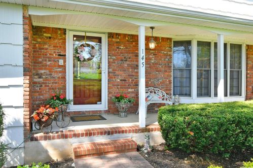 145 Burrs Ln, Huntington Station, NY 11746-6052