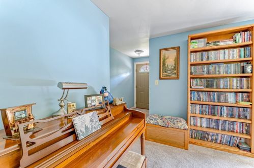 220 Wills Rd, New Kensington, PA 15068-5243