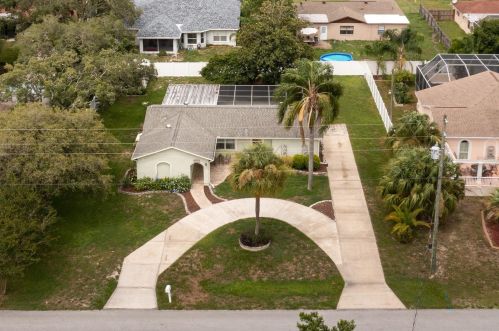 8106 Pinehurst Dr, Brooksville, FL 34606-3725