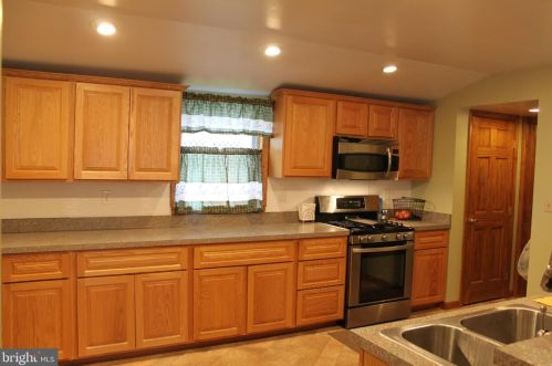 584 Main St, Barneytown PA  17052-9456 exterior