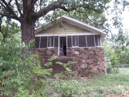 1056 Main St, Huntsville, AR 72740-9150