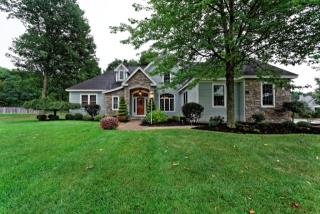 14 Ledgewood Dr, Troy, NY 12180-6576
