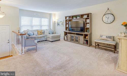 327 Davis Ave, Leesburg, VA 20175-3430