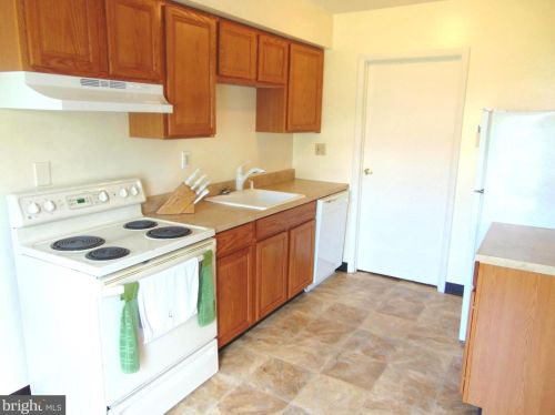 164 Chester Ct, Downingtown, PA 19335-4214