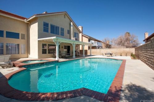 42320 Aaron Ct, Lancaster CA 93536-1266 exterior