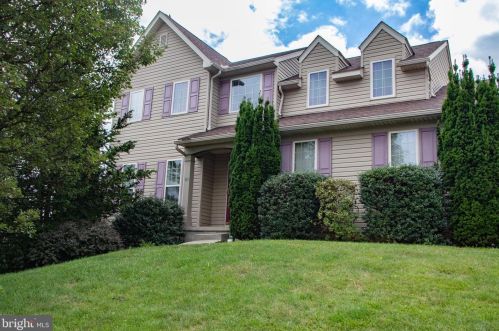 80 Churchill Dr, Red Lion, PA 17356-8279