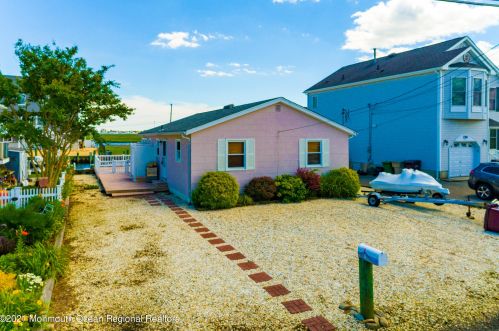 258 Teakwood Dr, Berkeley Township NJ  08721-3122 exterior