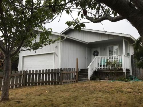 1015 Oakwood Ct, Mckinleyville, CA 95519-4177