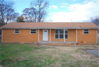 1526 Glennon Dr, Clarksville, TN 37042-3889