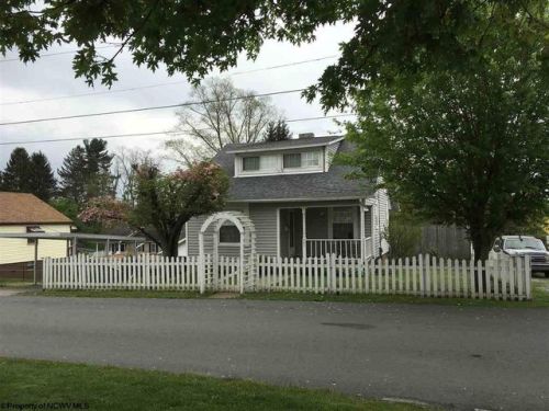 301 Murray Ave, White Hall, WV 26554-1958