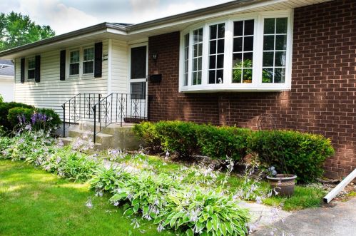 1516 Maple St, Hobart, IN 46342-5641