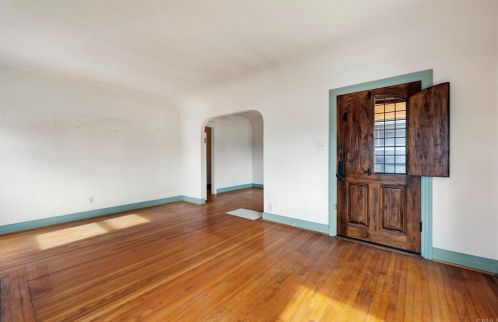 1204 Edgemont St, San Diego CA 92102-1740 exterior