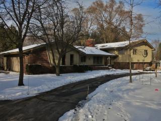 7372 Devonshire Dr, Cedarburg, WI 53012-8814