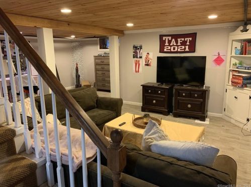 55 Hackley St, Bridgeport CT 06605-3150 exterior