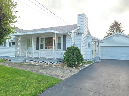 666 Willowcrest Ln, Sugar Grove Lake, OH 44833-3167