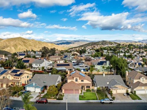 28214 Ridge View Dr, Santa Clarita, CA 91387-3172