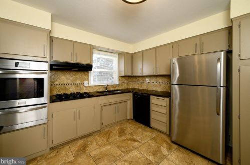 16 Gloucester Ln, Trenton NJ  08618-1006 exterior