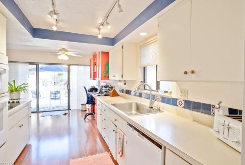 521 Lake Louise Ct, Naples FL  34110-8023 exterior