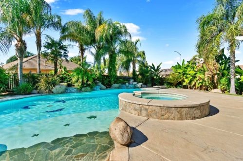 6329 Dovewood Ln, Fresno, CA 93723-7662