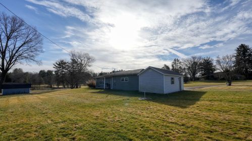 275 Willow Dr, Zanesville OH  43701-1252 exterior