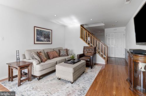 1628 Devon Ct, Yardley PA 19067-5741 exterior