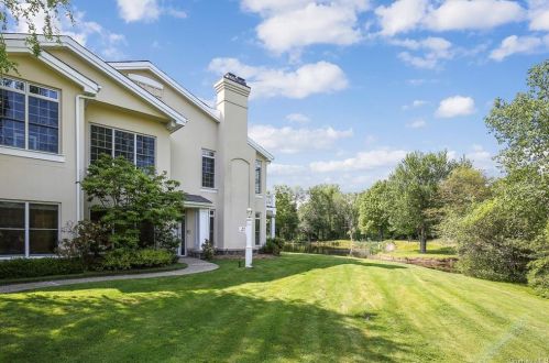 27 Arrowwood Cir, Rye Brook, NY 10573-5402