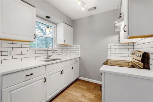 5412 Atascosa Dr, Austin TX  78744-3852 exterior