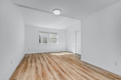 7 Georgia St, Elwood NY  11731-2230 exterior