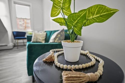 181 Mount Pleasant Ave, Providence RI  02908-3917 exterior