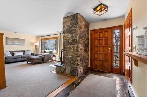 5 Deer Hill Ln, Briarcliff NY  10510-1801 exterior