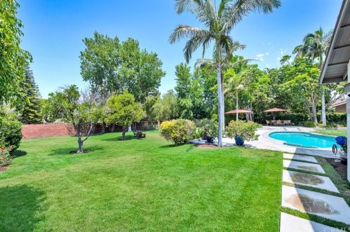 9851 Oakwood Cir, Orange CA  92861-1221 exterior