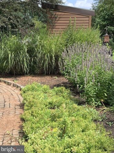 1331 Westminster Dr, Downingtown PA  19335-3652 exterior