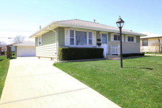 6415 17th St, Milwaukee, WI 53221-5201