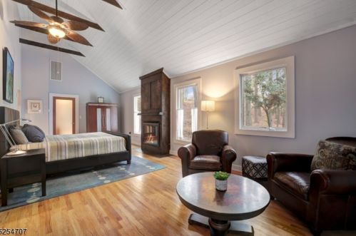 12 Robinwood Dr, West Paterson NJ  07424-2320 exterior