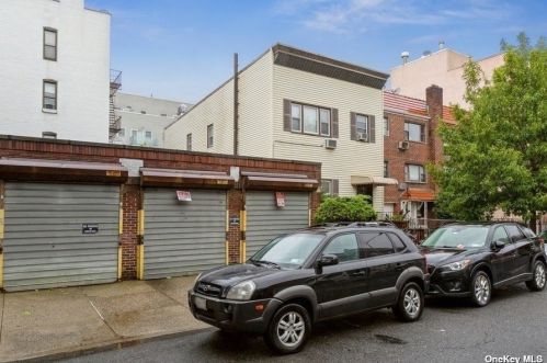25-88 38th St, Long Island City, NY 11103-1631