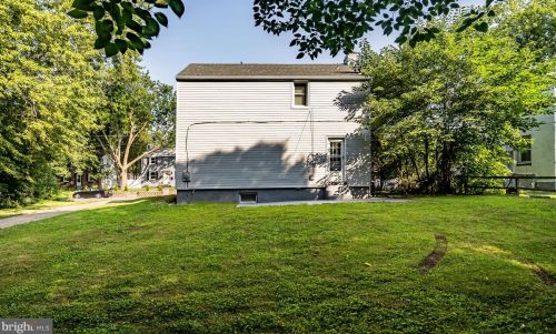 156 Riverview Dr, New Castle DE  19720-2732 exterior