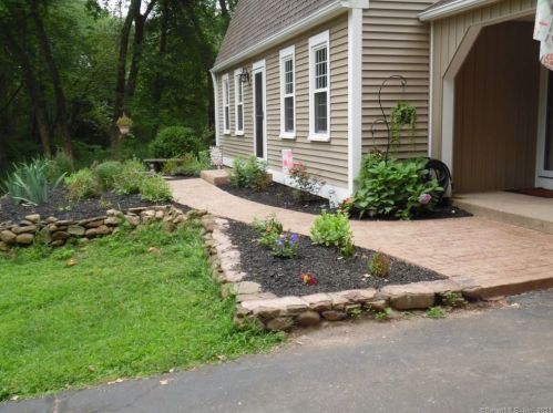 165 Cheshire Rd, Wallingford, CT 06492-3335