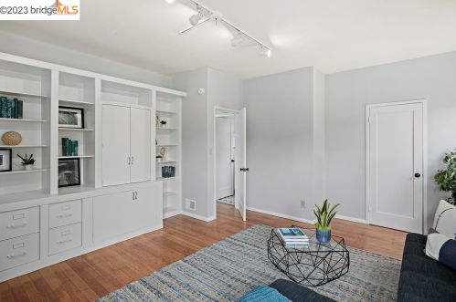 651 Alcatraz Ave, Oakland CA  94609-1005 exterior