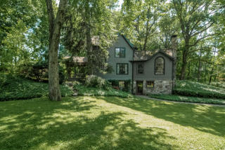 8 Lake Rd, Katonah, NY 10536-3121