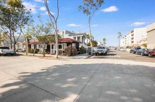 308 Bay Ave, Newport Beach, CA 92662-1043
