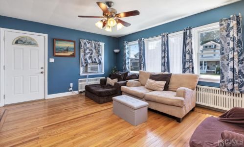 180 Grenville St, Woodbridge NJ  07095-1834 exterior