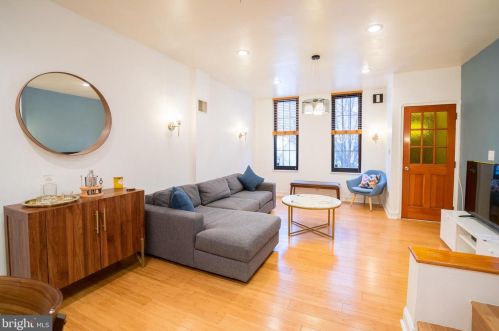 242 Fairmount Ave, Philadelphia PA  19123-2928 exterior