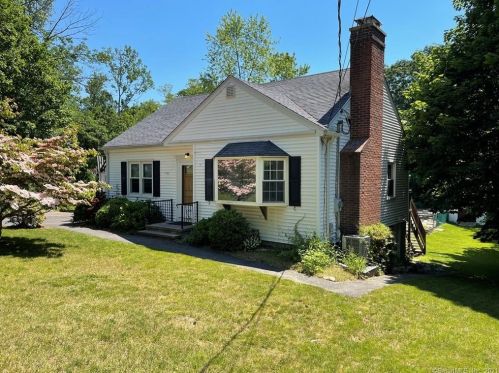 1675 Hartford Tpke, North Haven CT  06473-1246 exterior